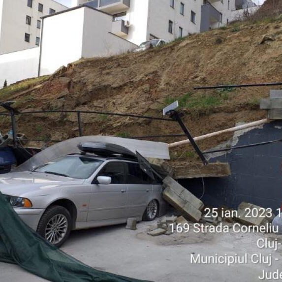 sprijin cluj crollo muri di sostegno collapse walls
